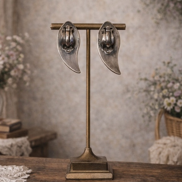 Vintage Black Onyx, Platinum Stamped “950” Mexican Clip On Earrings - Picture 2 of 5